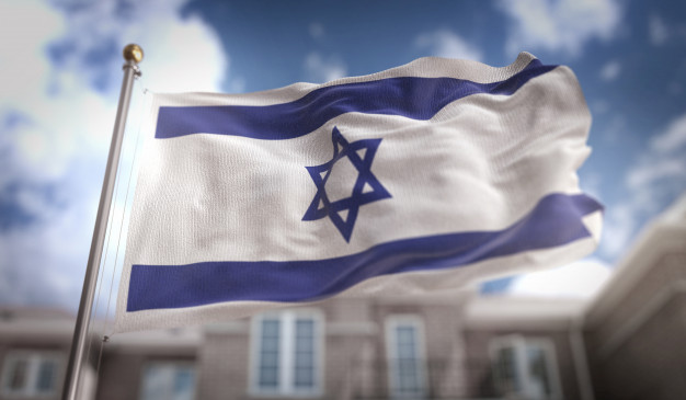 israel-flag-3d-rendering-blue-sky-building-background_1379-1329